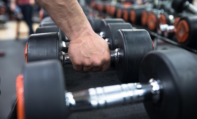 Fitness Mann Bodybuilder ist Training