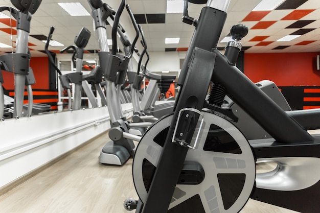 Fitnessraum Interieur mit Geräten