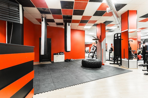 Fitnessraum Interieur mit Geräten