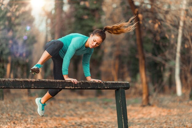 Fitnesstraining im Park