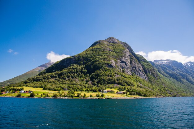 Fjord in Norwegen. Schönheit der Natur und Reisehintergrund