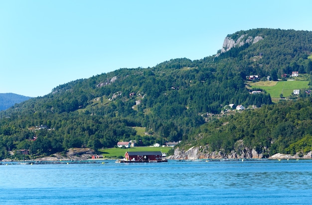 Fjord Sommer dunstige Aussicht von der Fähre