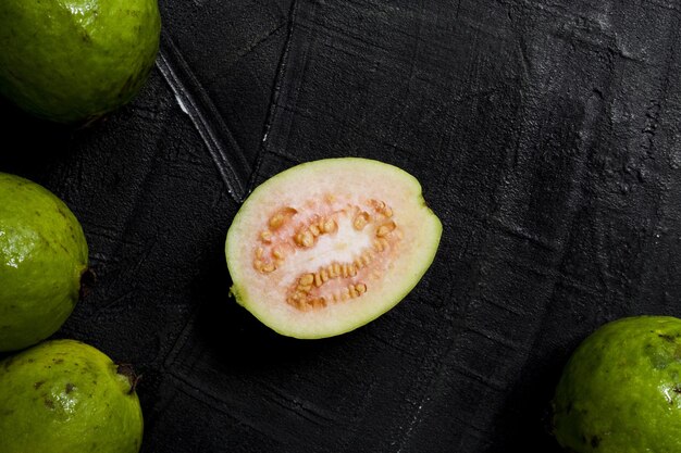 Flach geschnittene Guava-Früchte mit hoher Qualität und Auflösung schönes Foto-Konzept