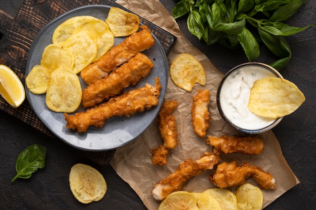 Foto flache lage des köstlichen fish and chips-konzepts