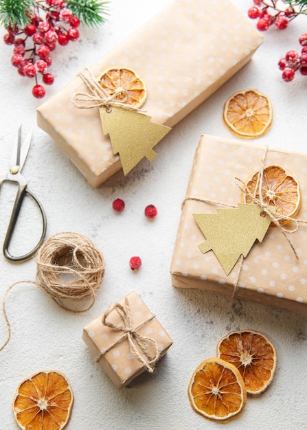 Flache Lage mit Weihnachtsgeschenkboxen