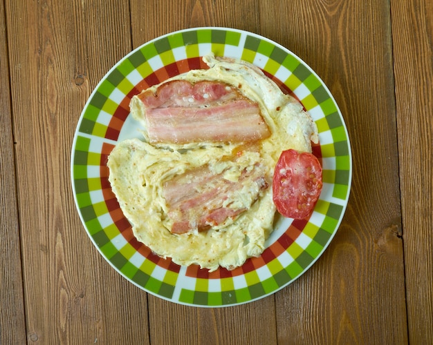 Flaeskeeggekage Danish Hausgemachtes Omelett mit Speck