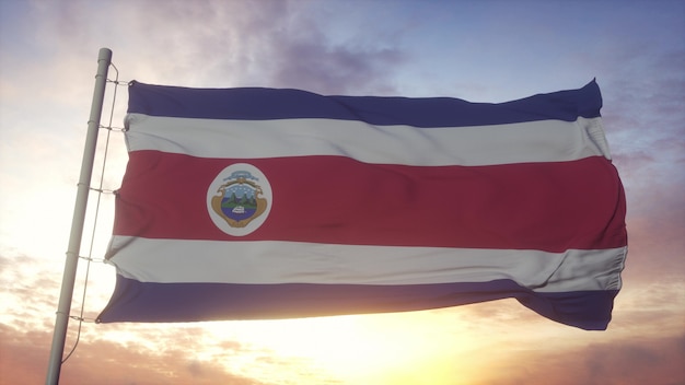 Flagge der Costa Rica-Inseln weht im Wind-, Himmels- und Sonnenhintergrund. 3D-Rendering.