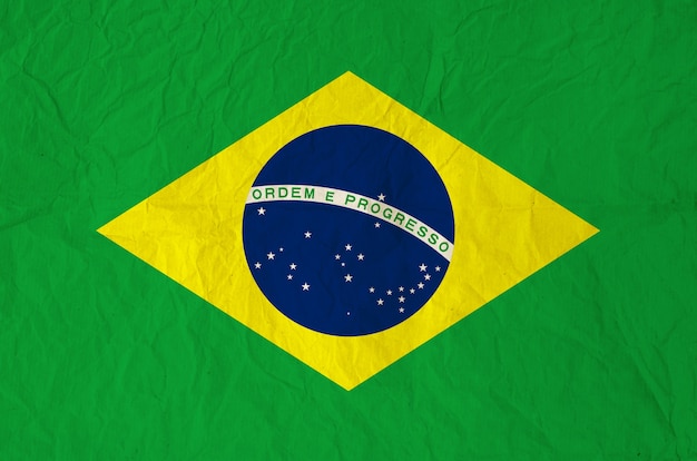 Flagge des Brasiliens mit altem Papier der Weinlese