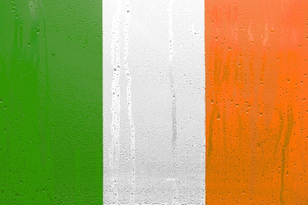 Flagge Irlands nationales Emblem Grafikelement Vorlagendesign Flagge Irlands auf der Textur der Kondensation von Wassertropfen
