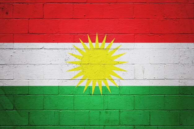 Flagge Kurdistans auf eine Wand gemalt