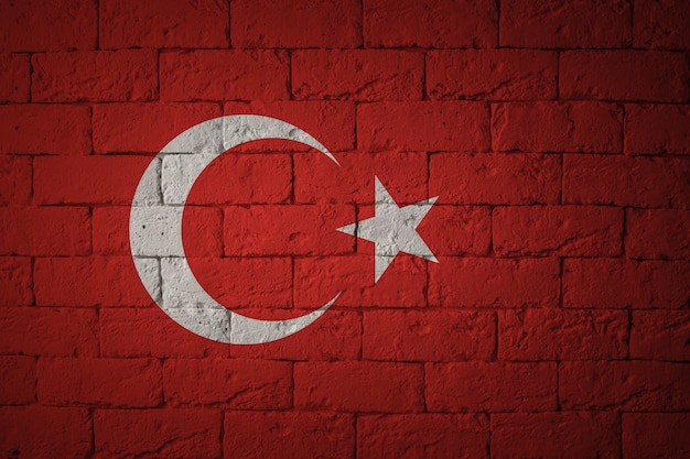 Flagge mit Originalproportionen. Nahaufnahme der Schmutzfahne der Türkei