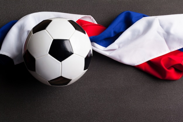 Flagge Russlands mit Fußball