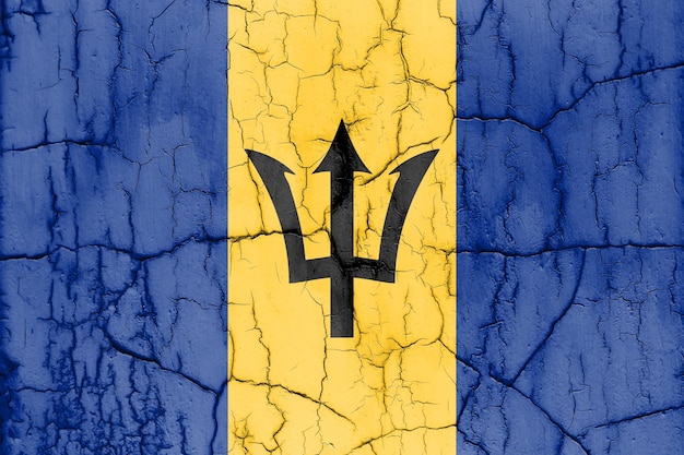 Flagge von Barbados auf rissiger Wand strukturiertem Hintergrund