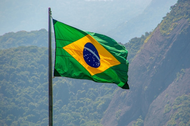 Flagge von Brasilien im Freien in Rio de Janeiro Brasilien.