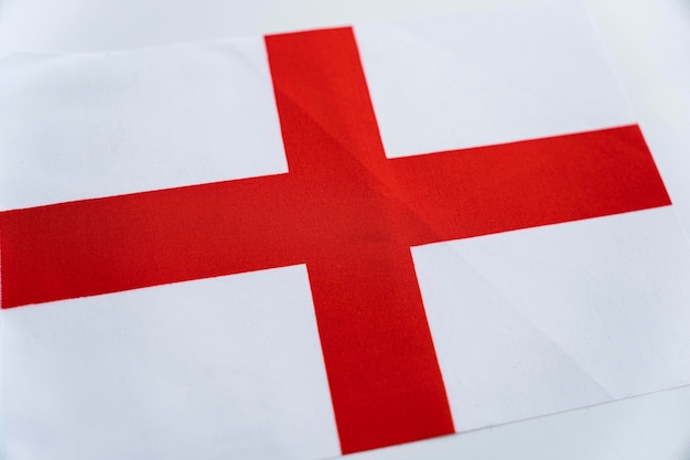 Flagge von England Seide Stoff Flagge von England auf einem weißen Tisch