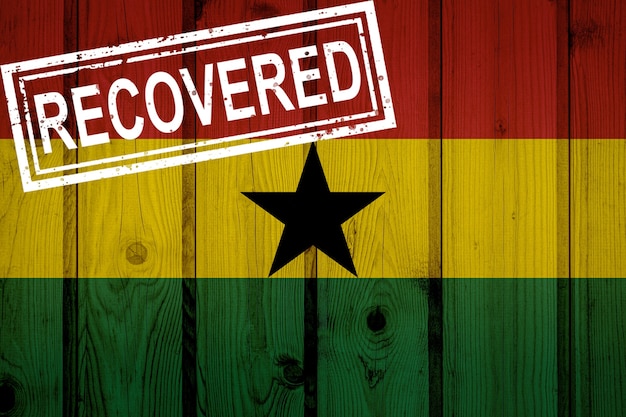 Flagge von Ghana, die die Infektionen der Corona-Virus-Epidemie oder des Coronavirus überlebt oder sich erholt hat. Grunge-Flagge mit Stempel wiederhergestellt