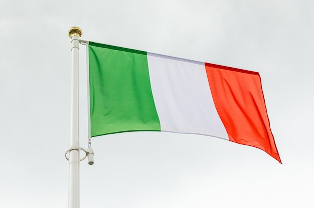 Flagge von Italien mit den grünen, weißen und roten vertikalen Streifen