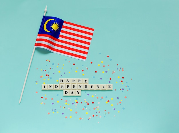 Flagge von Malaysia mit Aufschrift des glücklichen Unabhängigkeitstags