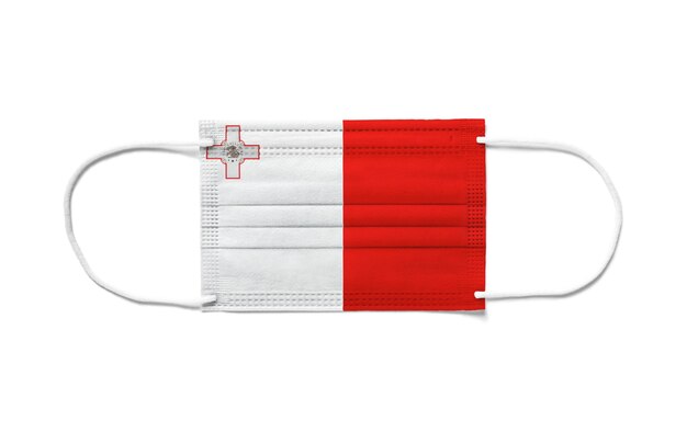 Flagge von Malta auf einer chirurgischen Einwegmaske.