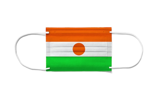 Flagge von Niger auf einer chirurgischen Einwegmaske.