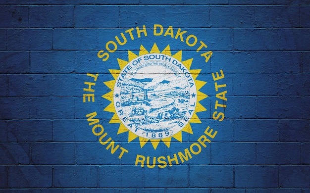 Flagge von South Dakota auf einer Wand aus Schlackensteinen gemalt