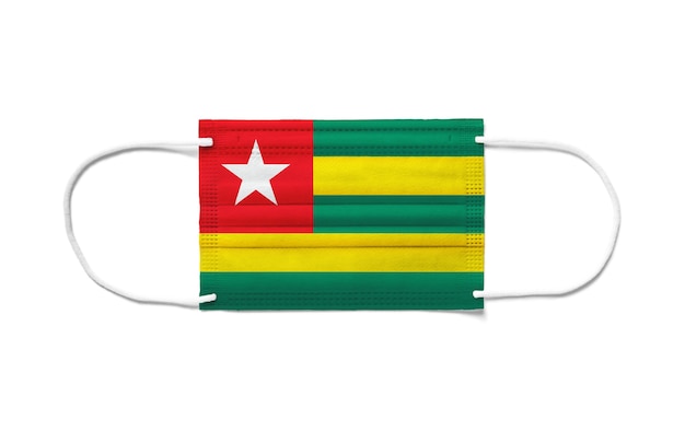 Flagge von Togo auf einer chirurgischen Einwegmaske