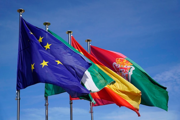 Flaggen der Europäischen Union Spanien Andalusien und Granada