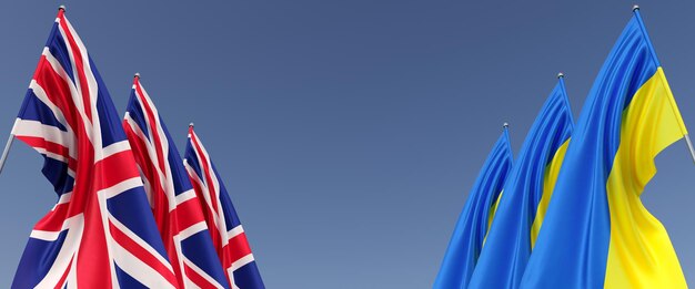 Flaggen der Ukraine und Großbritanniens an Fahnenmasten an den Seiten Flaggen auf blauem Hintergrund Platz für Text Unabhängige Ukraine Drei Flaggen Großbritanniens Europa 3D-Darstellung