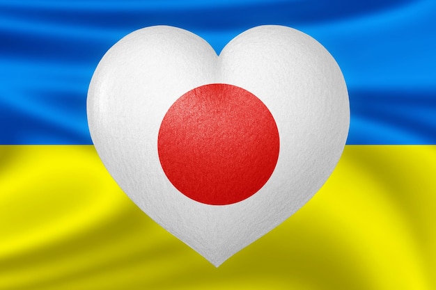 Flaggen der Ukraine und Japans Herzfarbe der Flagge auf dem Hintergrund der Flagge der Ukraine