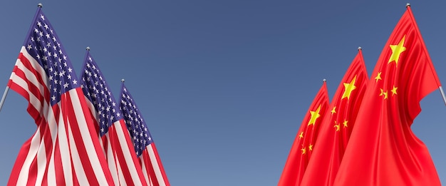 Flaggen der Vereinigten Staaten und Chinas an Fahnenmasten an den Seiten Sechs Flaggen auf blauem Hintergrund Amerika USA Washington Peking Hongkong 3D-Darstellung