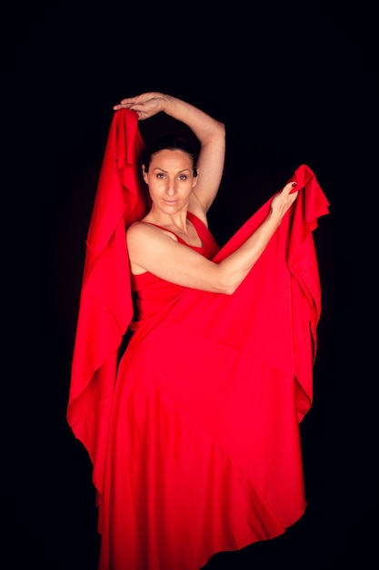 Flamenco-Frau, die rotes Kleid trägt