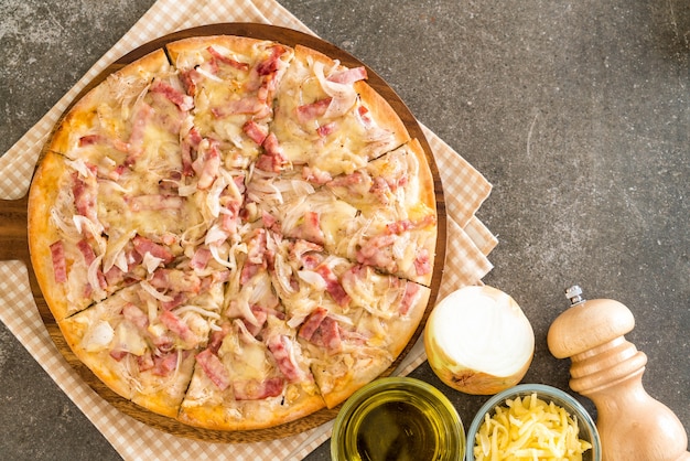 Flammkuchen-Pizza