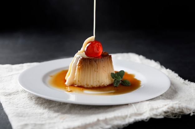 Flan de huevo con crema de leche y miel