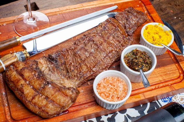 Foto flank steak fraldinha barbacoa brasileña