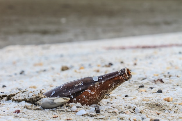 Flasche am Sandstrand