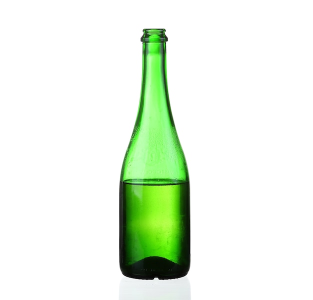 Flasche Champagner auf Weiß