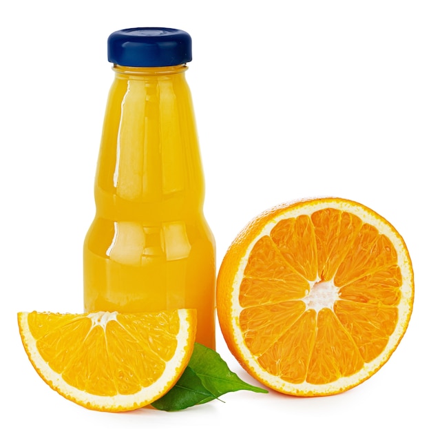 Flasche frischen Orangensaft isoliert auf Weiß