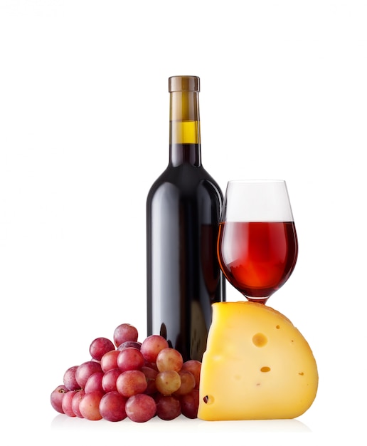 Flasche mit einem Glas Rotwein und Käse