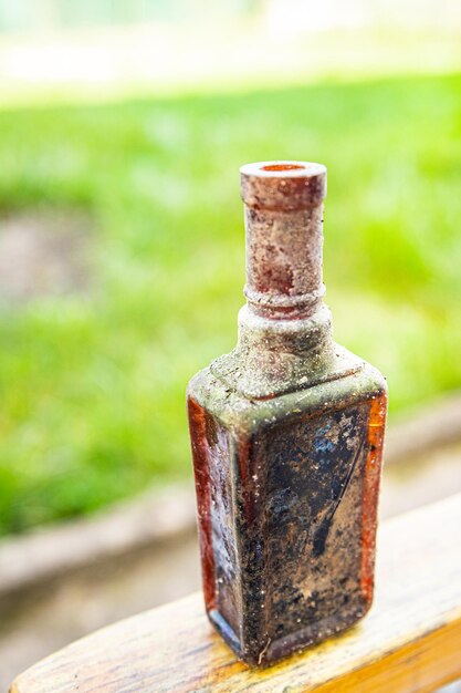 flasche vintage glaswaren glasflasche für wein leer schmutziges geschirr kopienraum essen