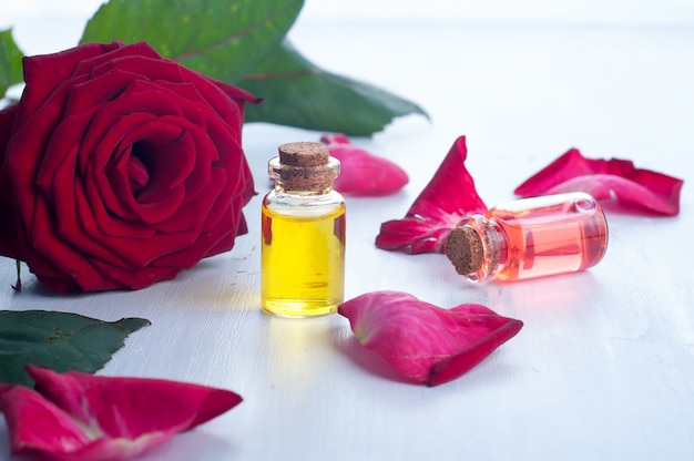 Flaschen ätherisches Öl für die Aromatherapie