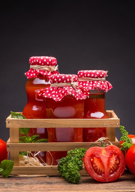 Flaschen Tomatensaft