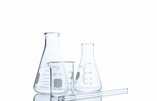 Flaschen und Messbecher für wissenschaftliche Experimente