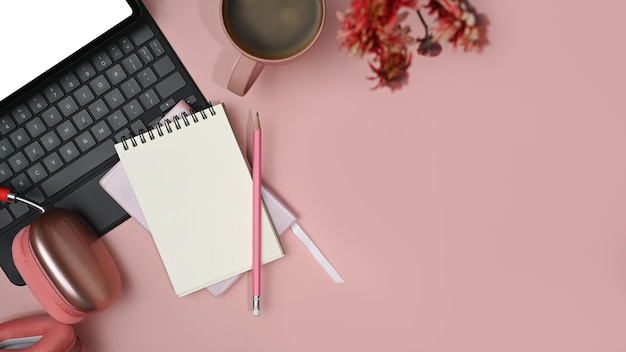 Flat Lay Laptop Wireless Kopfhörer Notebook und Kaffeetasse auf rosa Hintergrund Draufsicht mit Kopierbereich