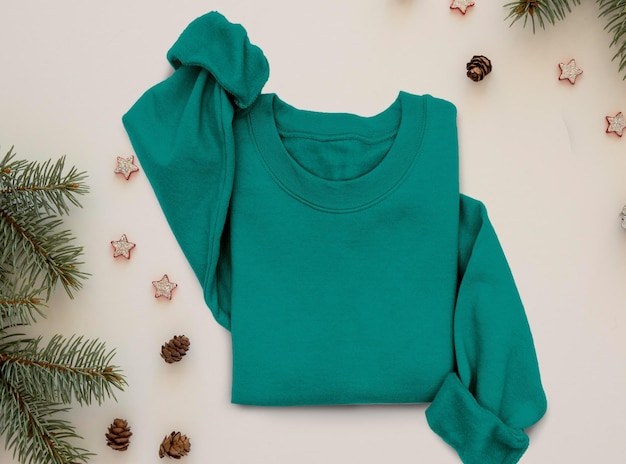 Flatlay jade cúpula dobrada camisola de Natal mockup gildan 18000 mockup camisola mockup