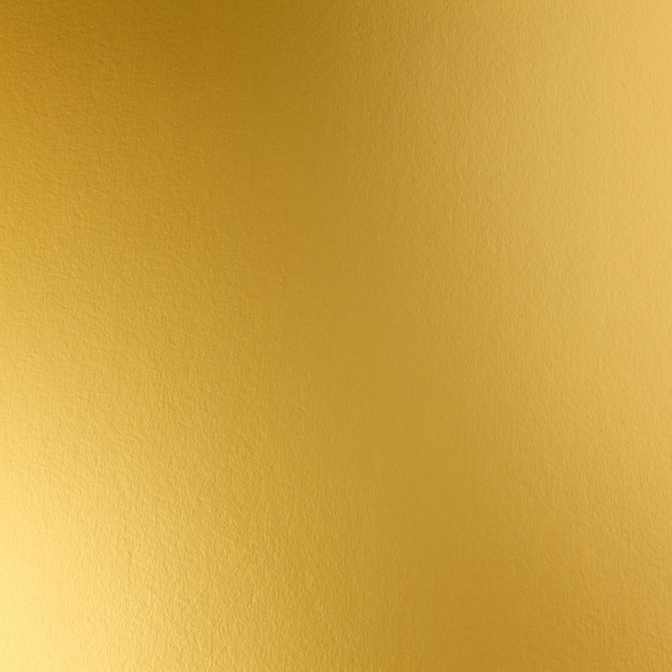 Las flechas son de oro, la forma es cuadrada, el fondo es de oro.