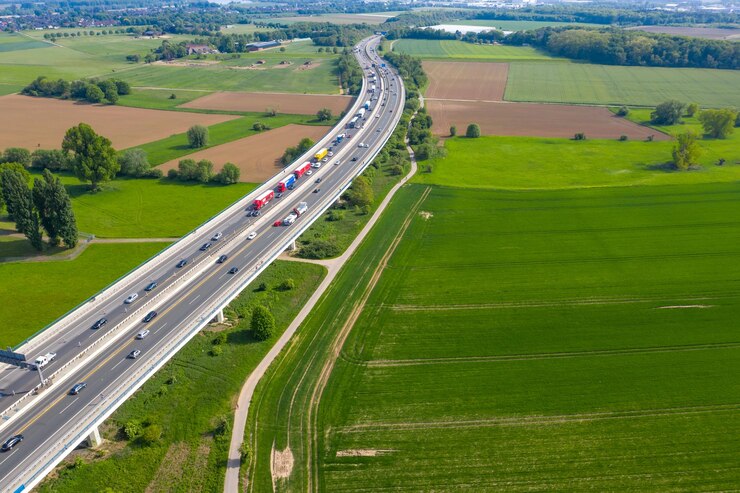 Foto fleher-brücke und autobahn aus der vogelperspektive