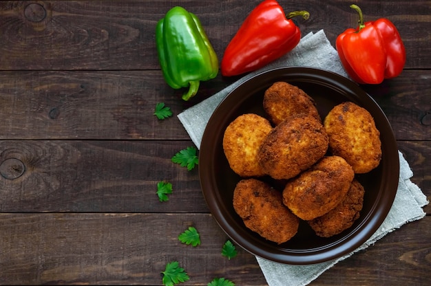 Fleisch Mini-Brötchen mit gekochtem Ei. Die Draufsicht