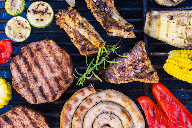 Foto fleisch und gemüse grillen