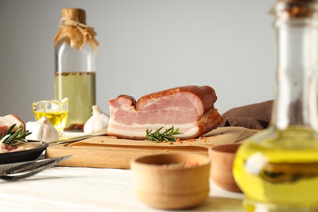 Fleischessen und leckeres Essen Konzept köstliches Speck