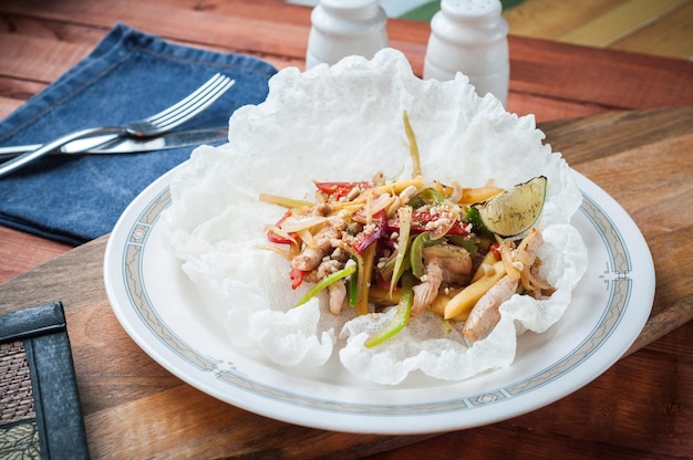 Fleischsalat mit thailändischer Hühnerküche